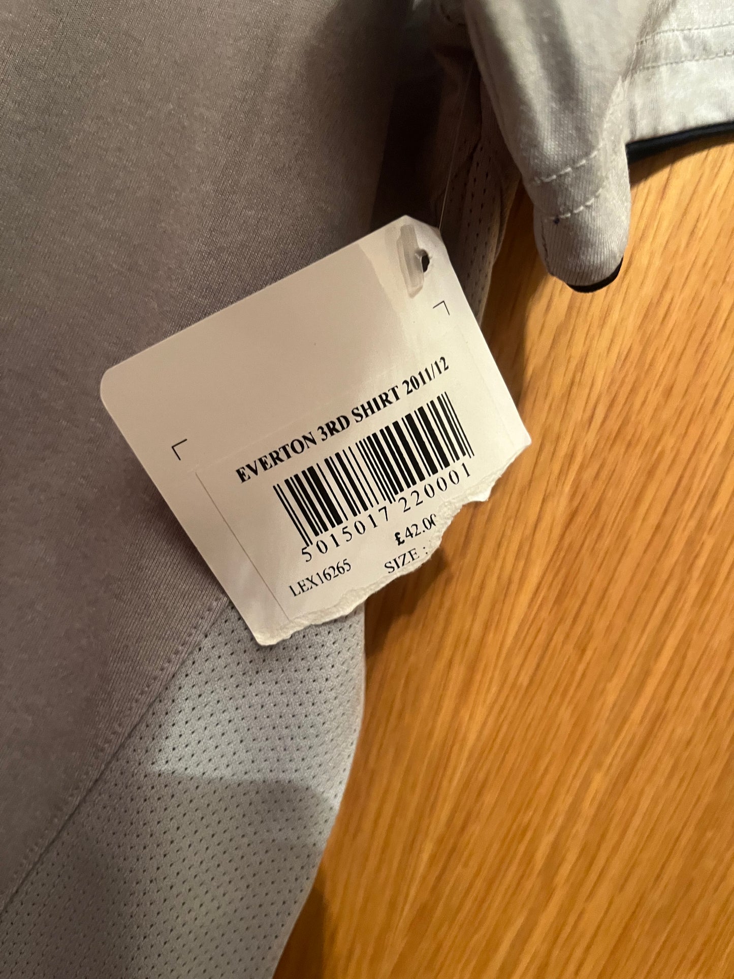 Everton 2011/2012 Third Football Shirt Medium - Landon Donovan - BNWT