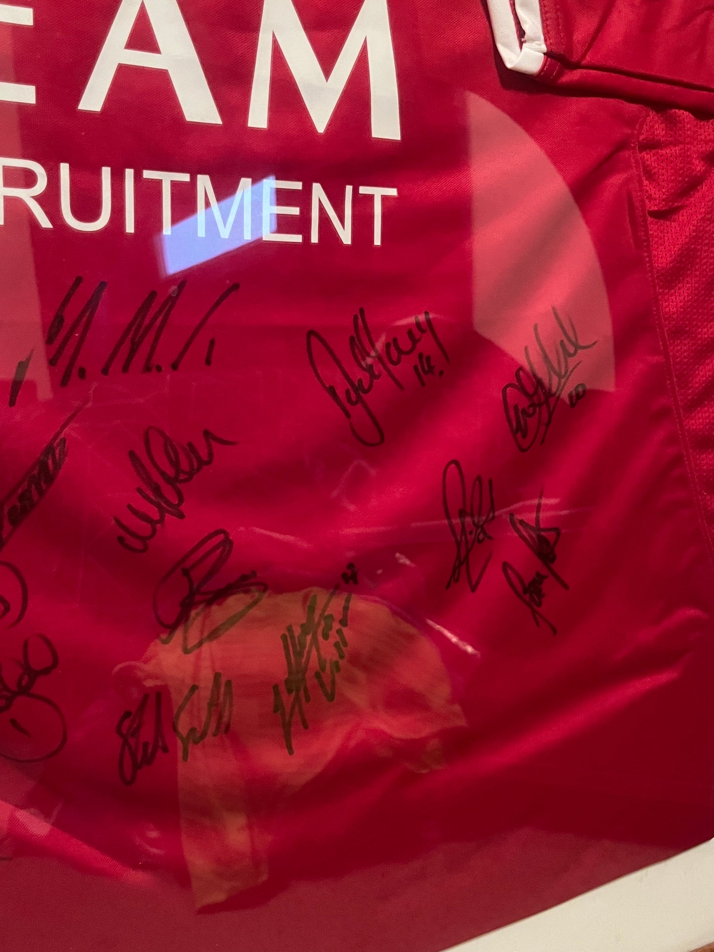 Aberdeen 2008/2009 Home Football Shirt Extra Large - Squad Signed + Framed