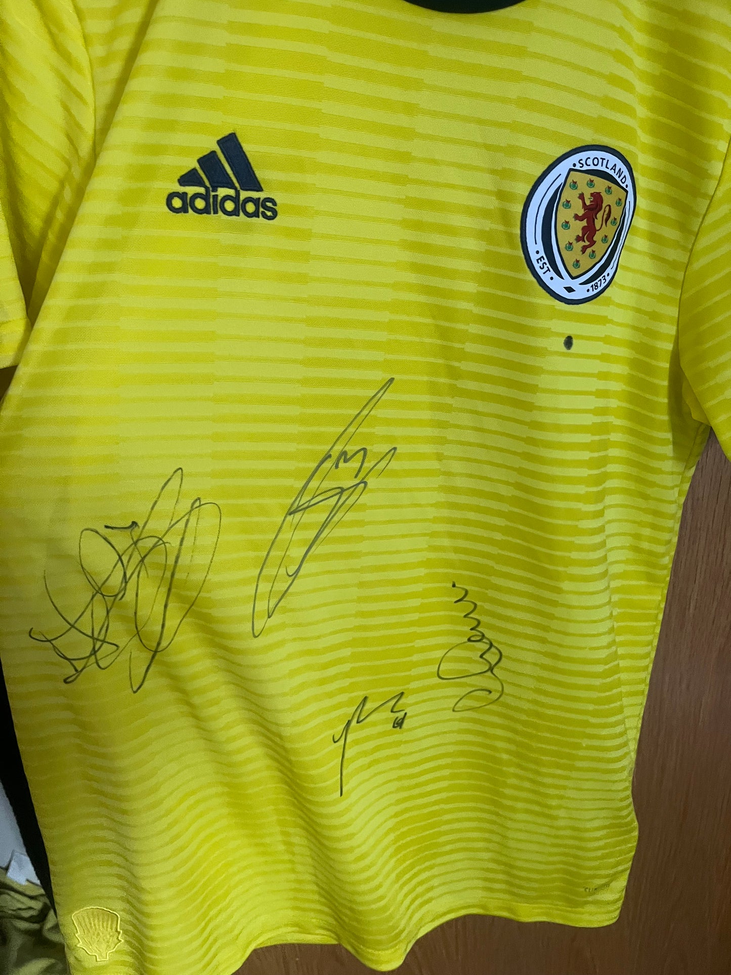 Scotland 2017/2018 Away Football Shirt Medium - Multi Signed