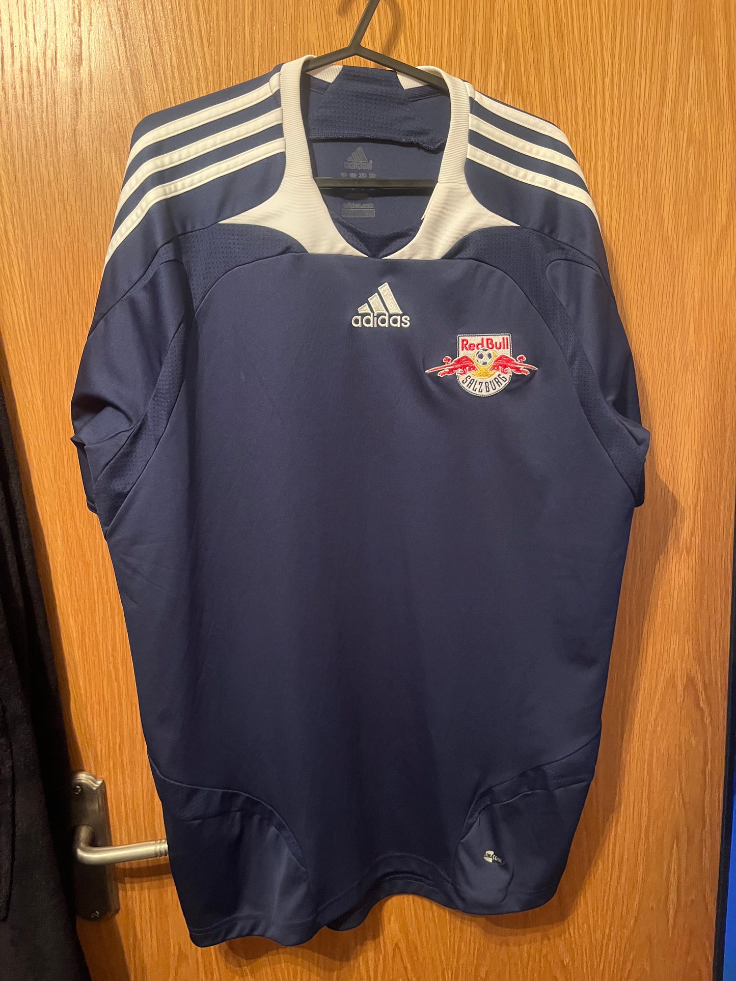 Red Bull Salzburg 2007/2008 Away Football Shirt Medium