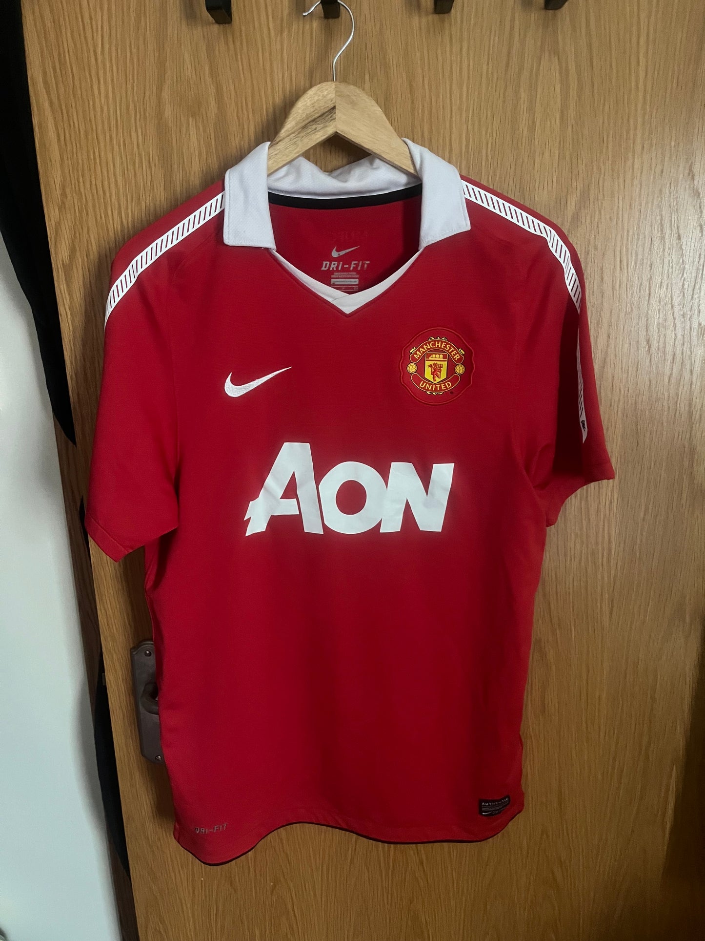Manchester United 2010/2011 Home Football Shirt Small