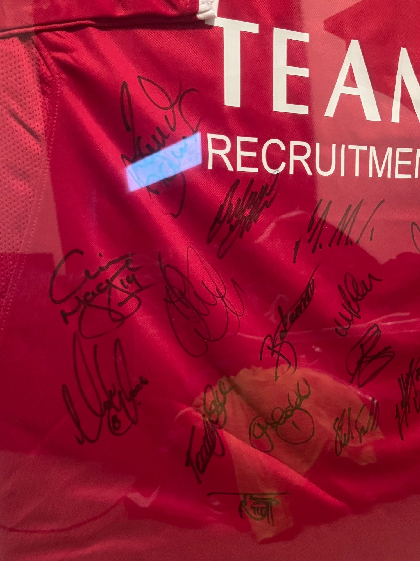 Aberdeen 2008/2009 Home Football Shirt Extra Large - Squad Signed + Framed