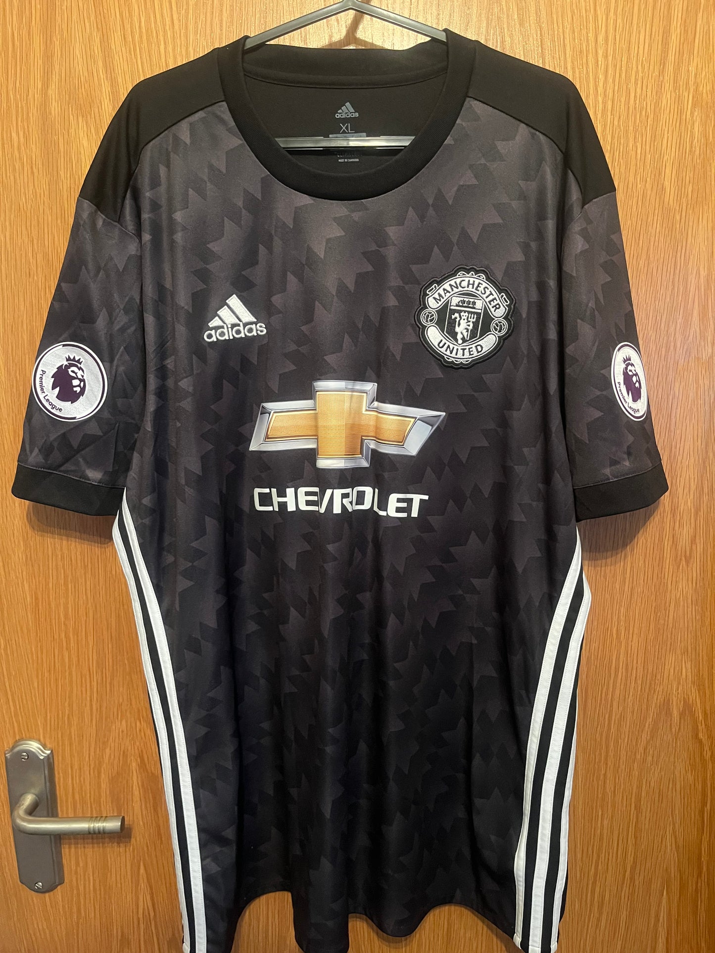 Manchester United 2017/2018 Away Football Shirt Extra Large - Antonio Valencia