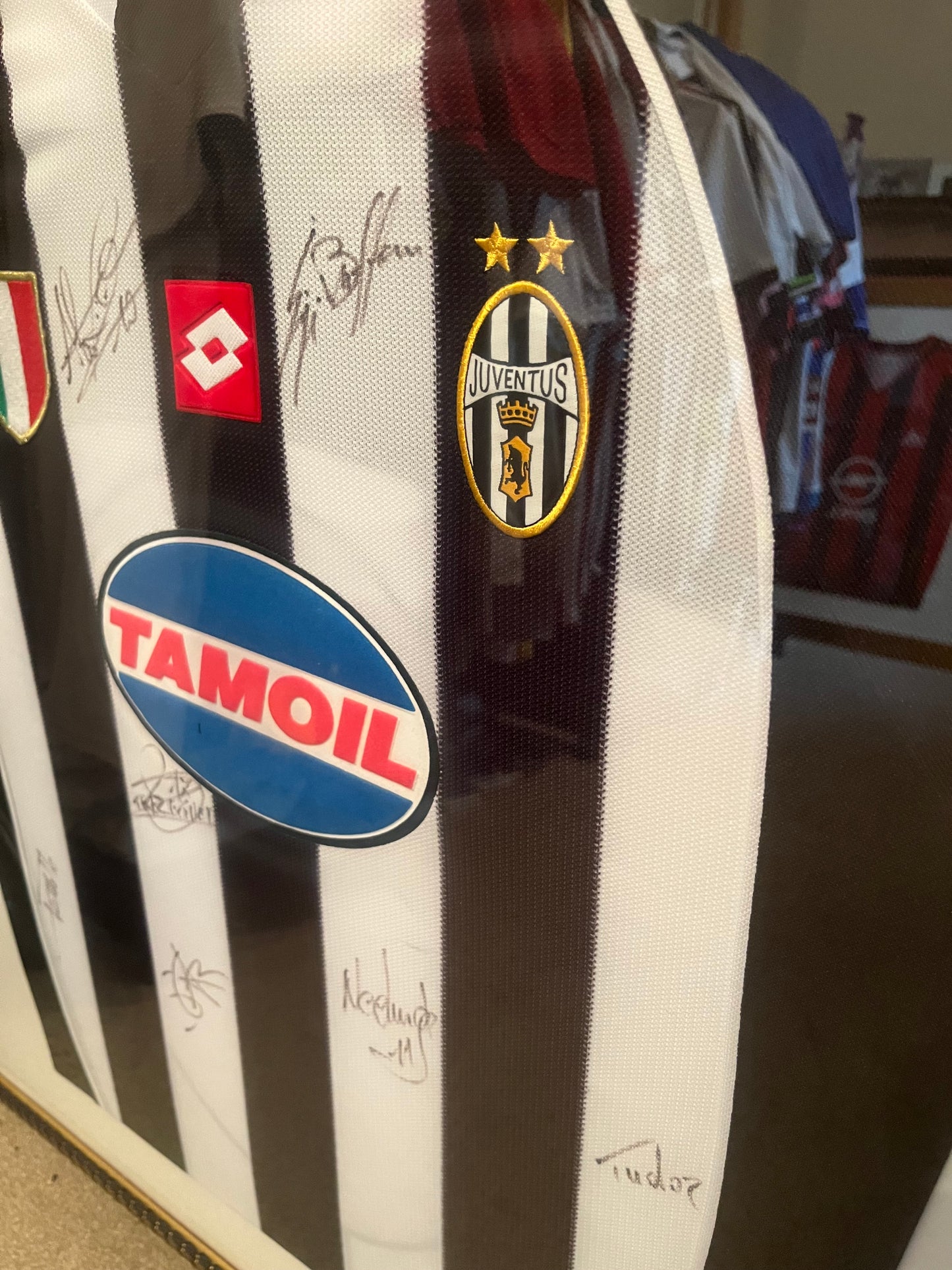 Juventus 2002/2003 Home Football Shirt Extra Large - Squad Signed + Framed