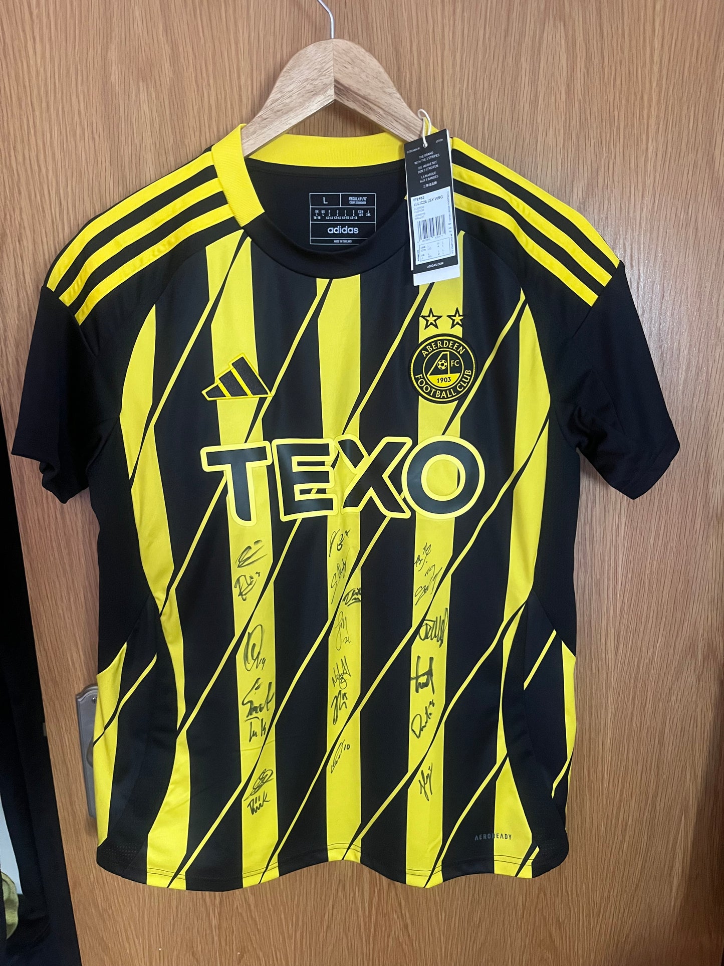 Aberdeen 2024/2025 Away Football Shirt Large - BNWT - Squad Signed