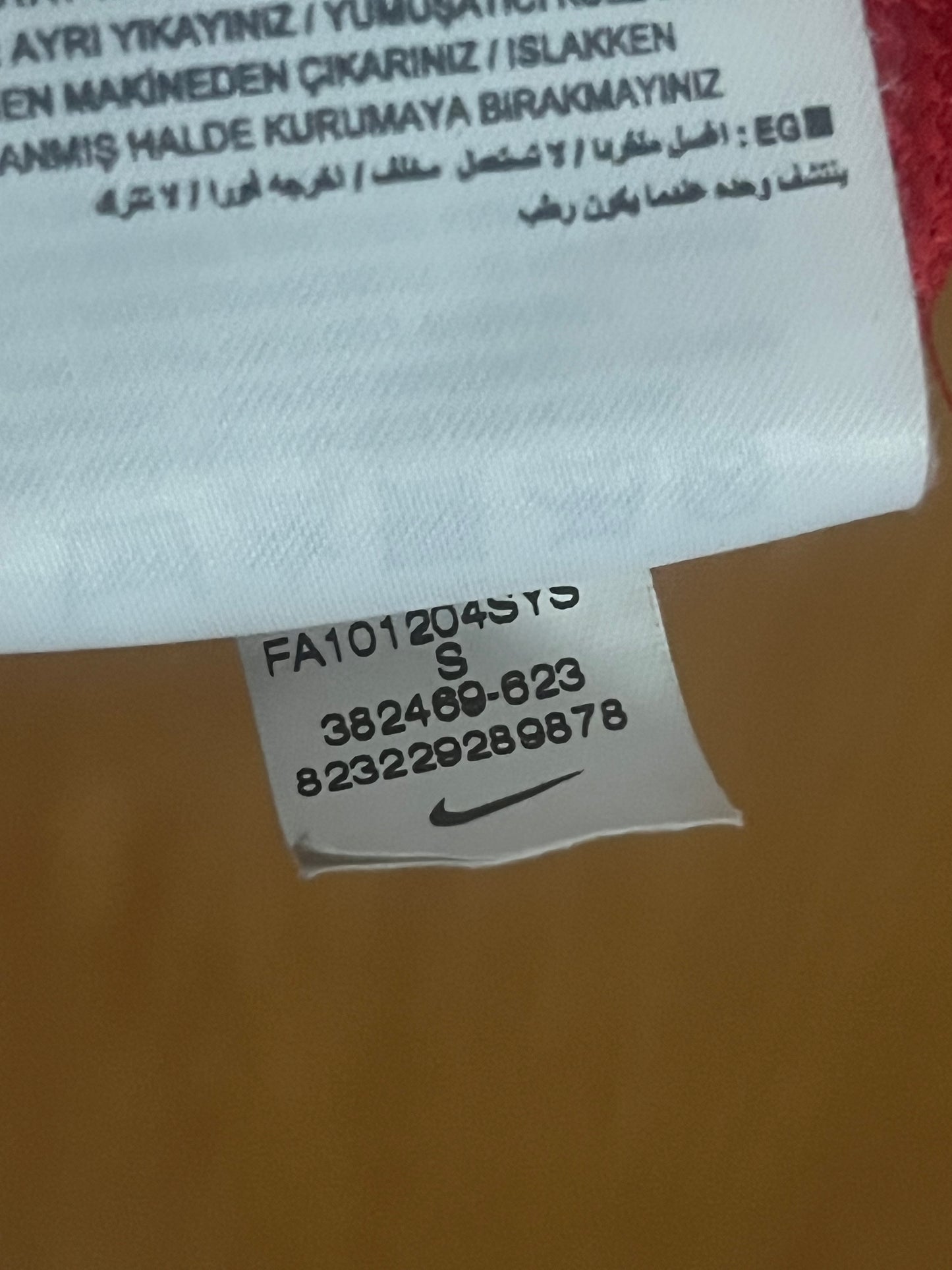 Manchester United 2010/2011 Home Football Shirt Small