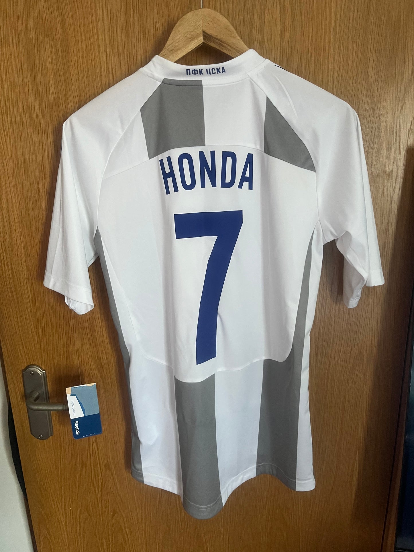 CSKA Moskva (Moscow) 2010/2011 Away Football Shirt Small - Keisuke Honda - BNWT