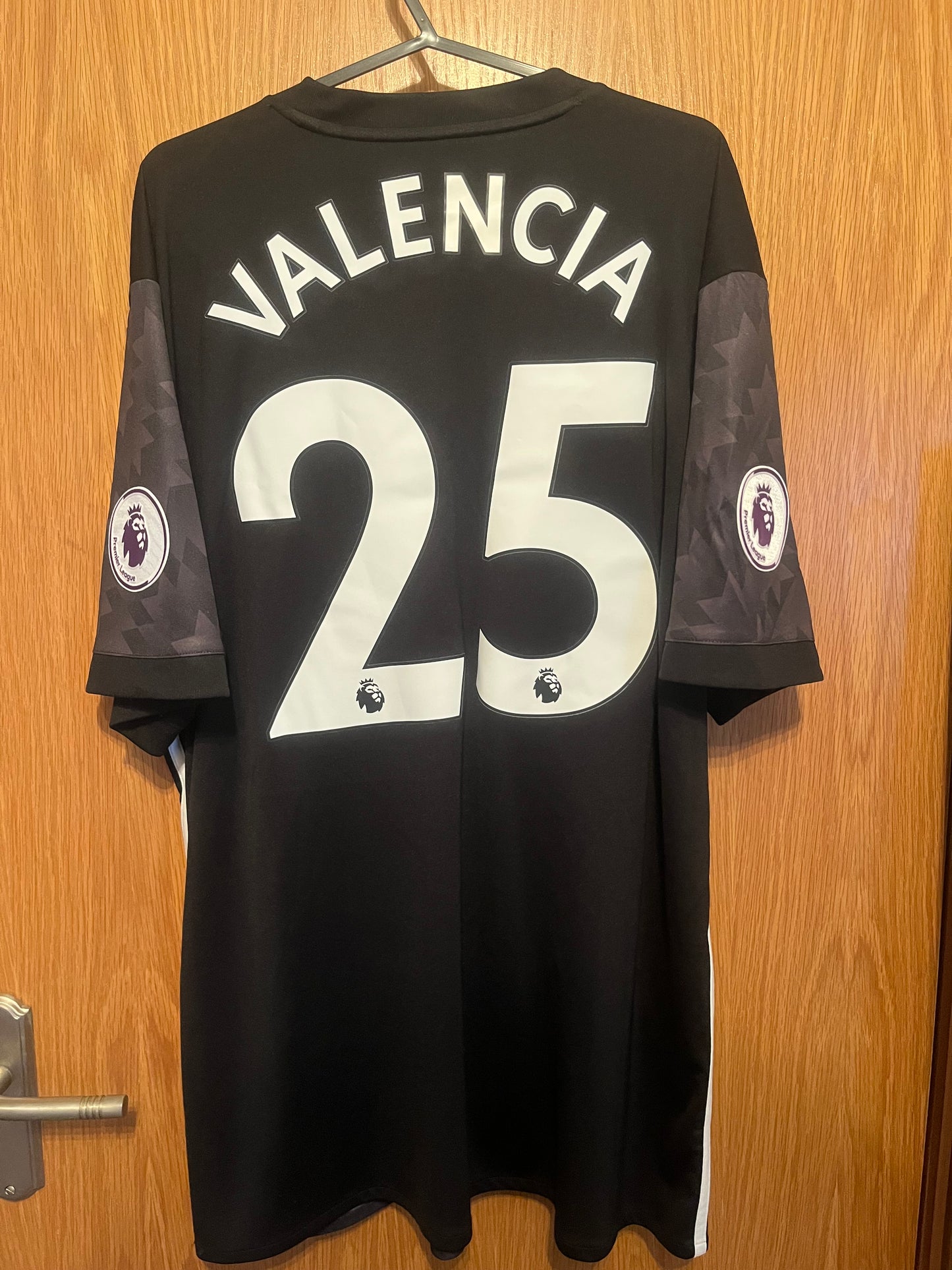 Manchester United 2017/2018 Away Football Shirt Extra Large - Antonio Valencia