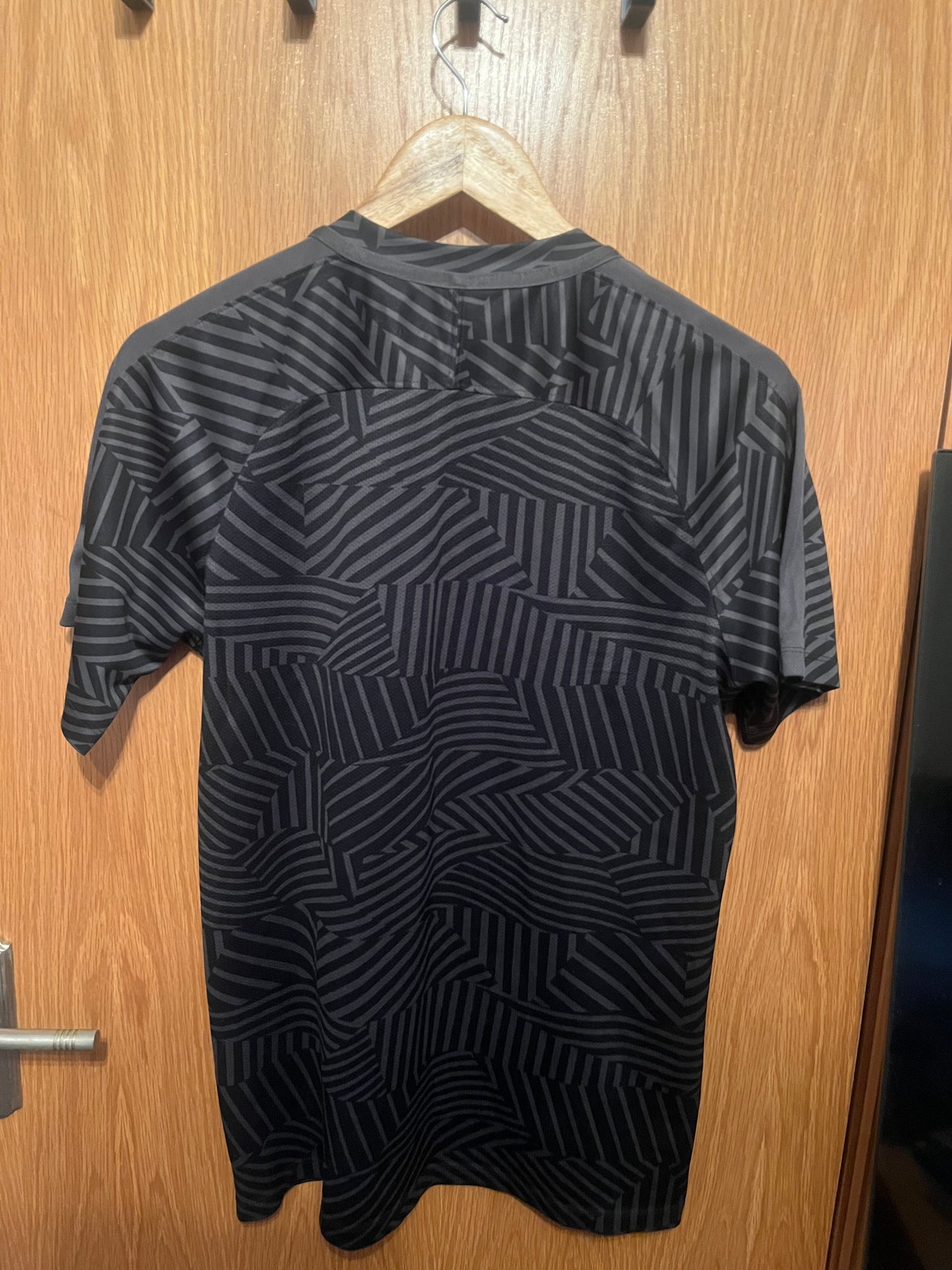 Tottenham Hotspur Training Pre Match Football Shirt Medium - Fits Small