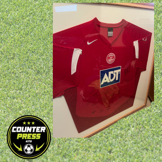 Aberdeen 2004/2005 Home Football Shirt Extra Large - Squad Signed + Framed