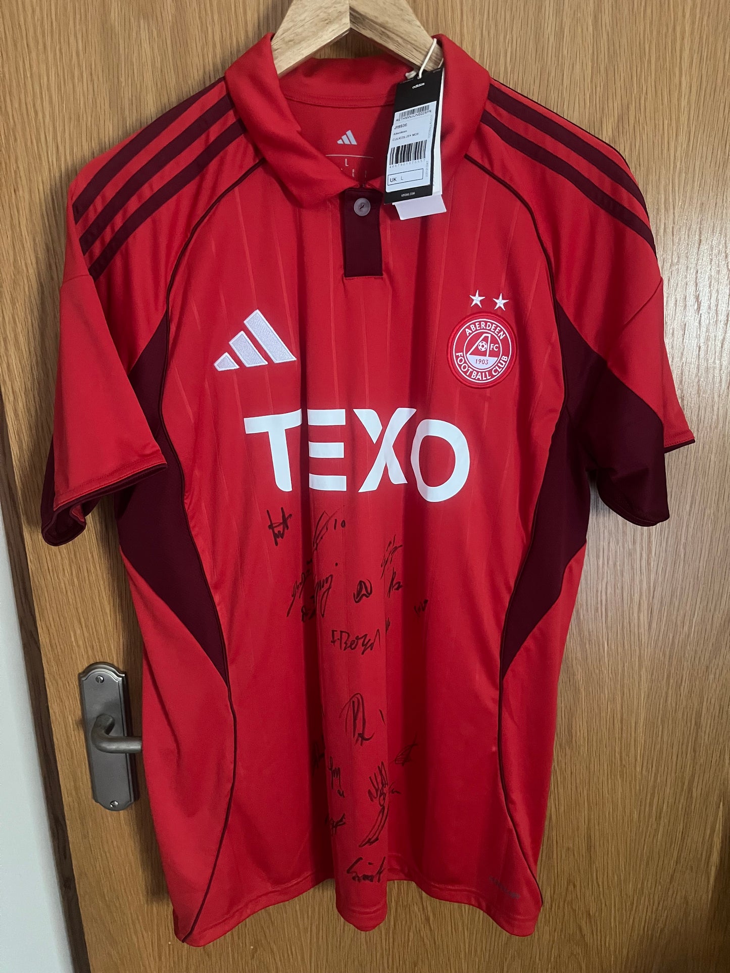 Aberdeen 2025/2026 Home Football Shirt Large - BNWT - Squad Signed