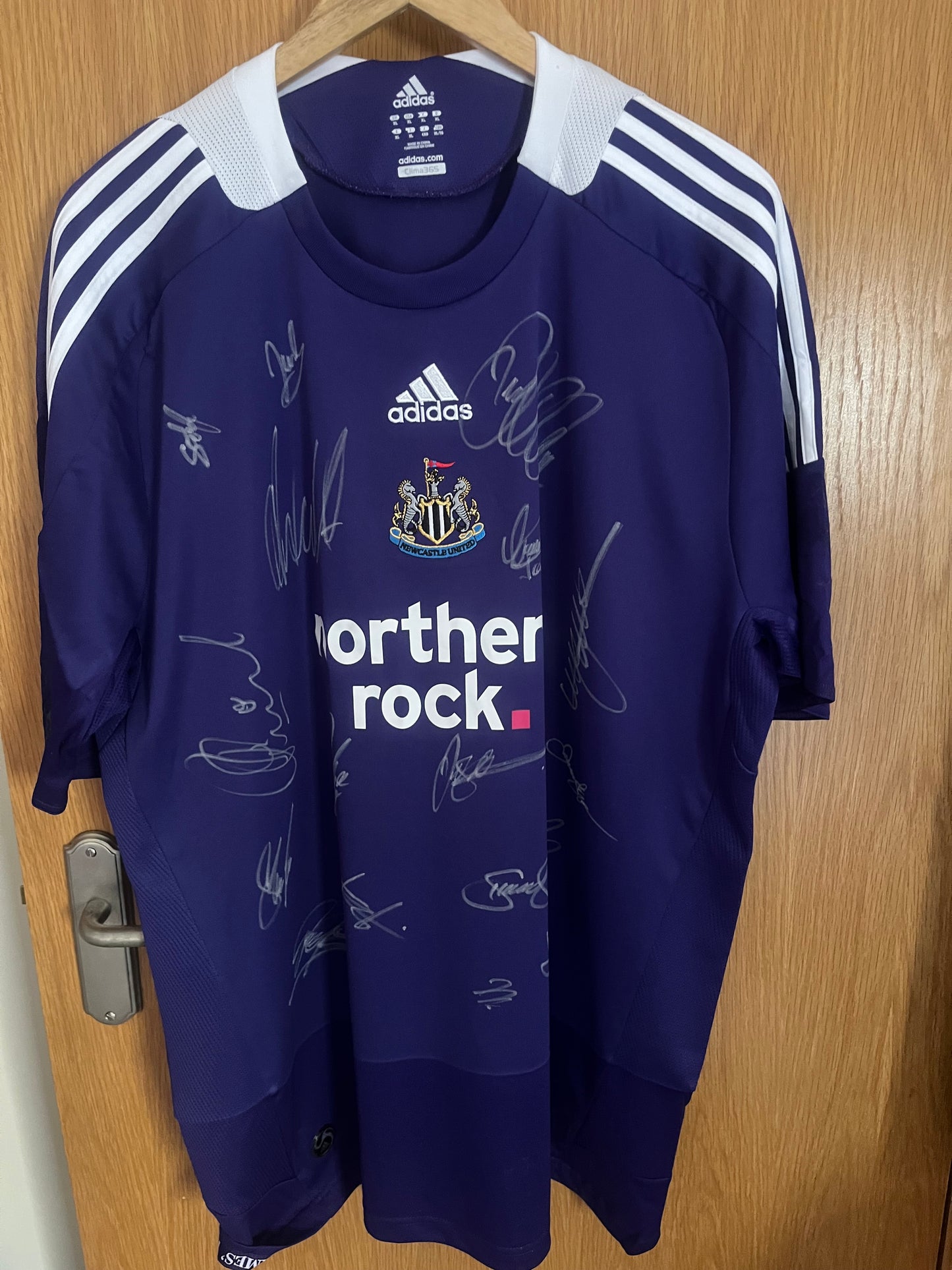 Newcastle United 2008/2009 Away Football Shirt Extra Large - Squad Signed