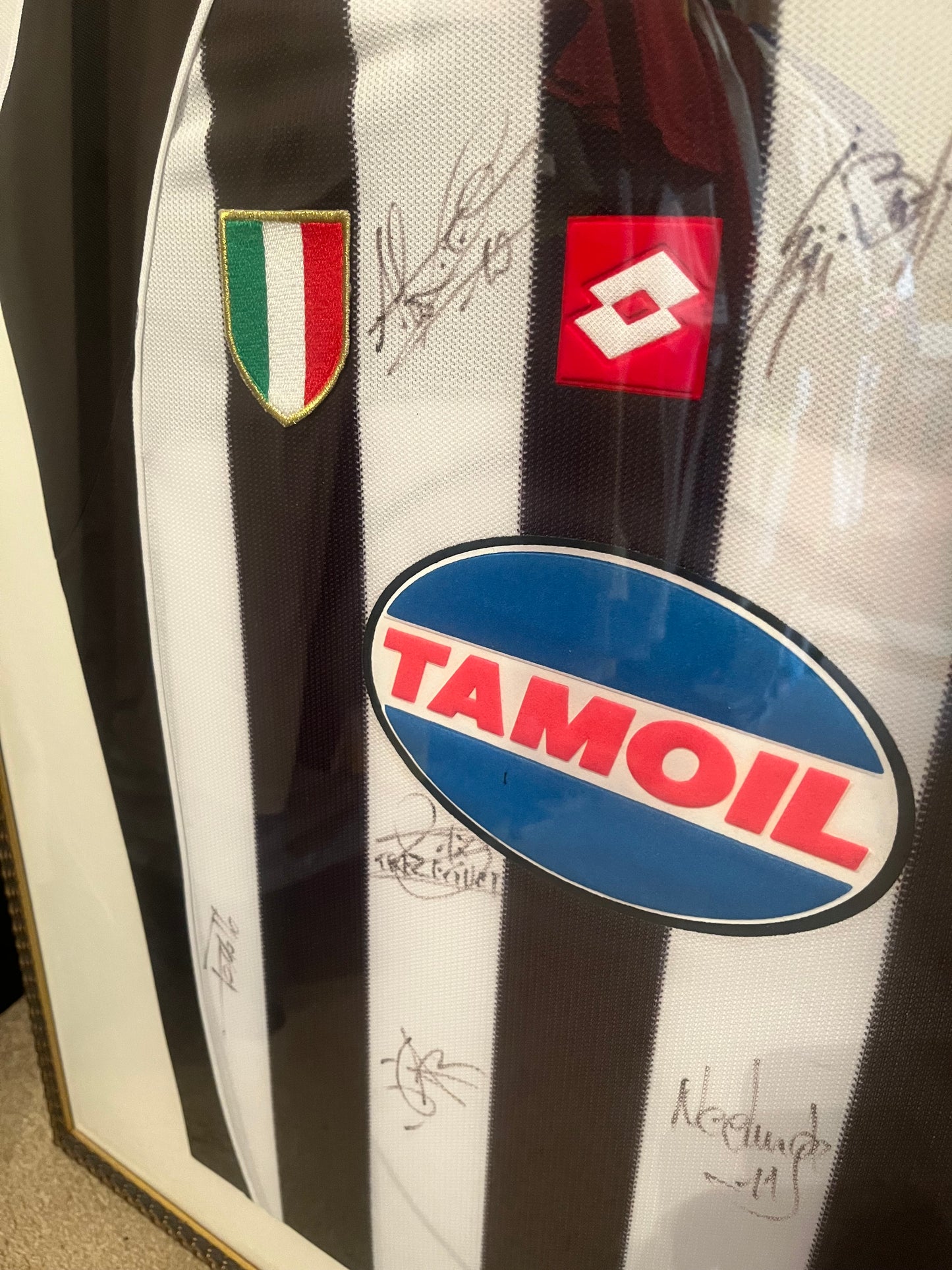 Juventus 2002/2003 Home Football Shirt Extra Large - Squad Signed + Framed