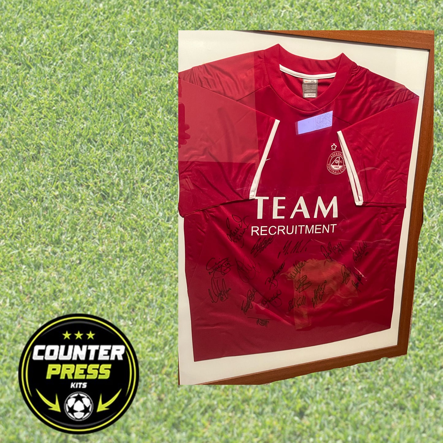 Aberdeen 2008/2009 Home Football Shirt Extra Large - Squad Signed + Framed