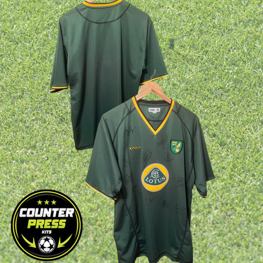 Norwich City 2003/2004 Away Football Shirt Large - Squad Signed