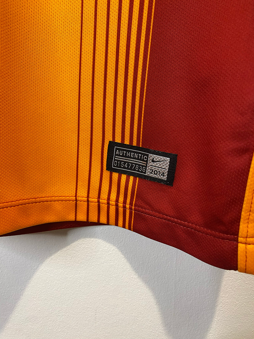 Galatasaray 2014/2015 Home Football Shirt Small - Wesley Sneijder - Long Sleeve