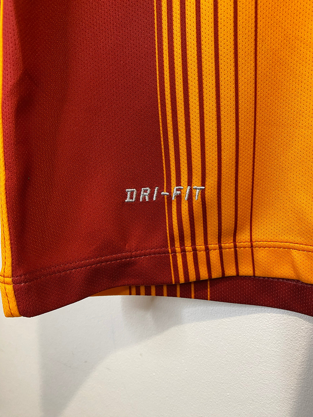 Galatasaray 2014/2015 Home Football Shirt Small - Wesley Sneijder - Long Sleeve